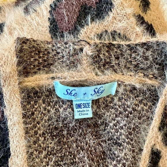 SHE+SKY, WOMENS, LONG, COZY CARDIGAN SWEATER IN BROWN LEOPARD PRINT. OS - Picture 10 of 11